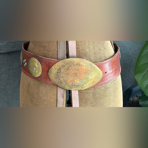 Accessories - Vintage Leather Belt with Gold Buckle
